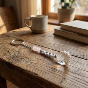 Llavero artesanal con piedra cuarzo rosa (Amor)